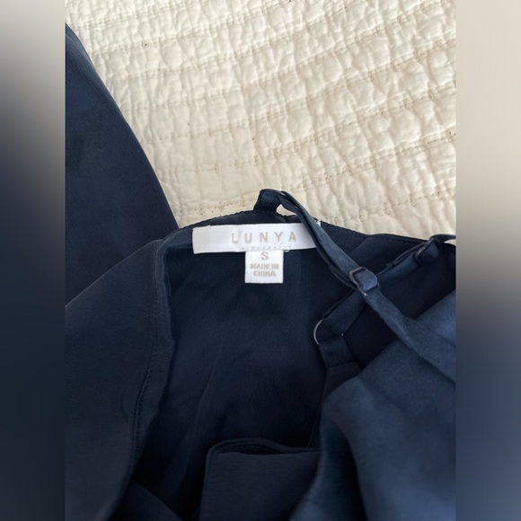 NEW NWOT💙 Lunya Washable Silk Wide Leg Crop Pant Set Pajamas in Deep Blue Small - Picture 6 of 8